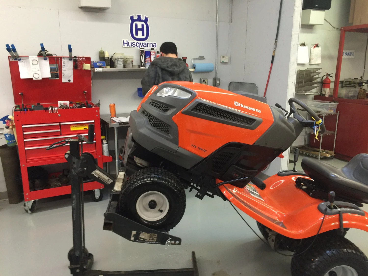 Lawn mower engine service